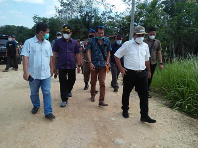 Wakil Bupati Pelalawan Tinjau Kondisi Bencana Banjir di Desa Lubuk Kembang Bunga